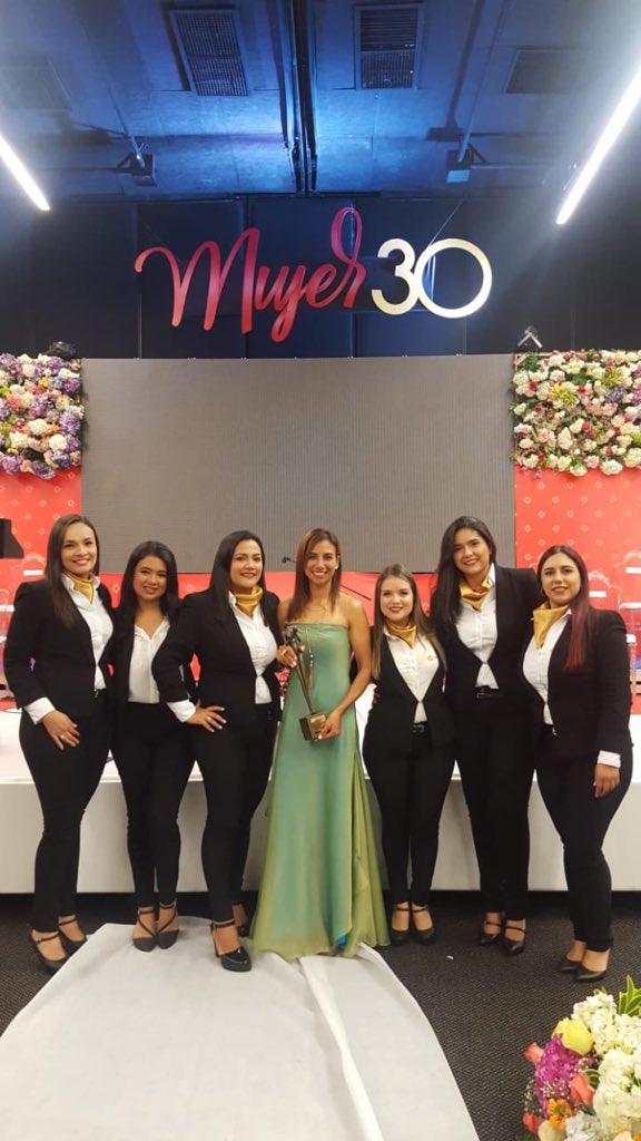 natynl85's tweet photo. Gracias Dios!! Mujer Comfamiliar 2018!! https://t.co/sxsI0XpoJr