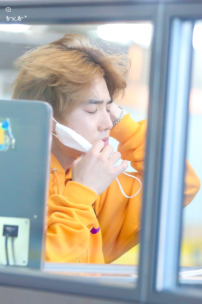 [HQ] 181122  KHH  #수호 #준면 #SUHO 

당근을 좋아하는 노랑색 토끼! '^' 
💧💧💧
i.imgur.com/Kxk9SZF.jpg
i.imgur.com/lQKvYFv.jpg
i.imgur.com/FRWhIR4.jpg
i.imgur.com/Ne5sis1.jpg