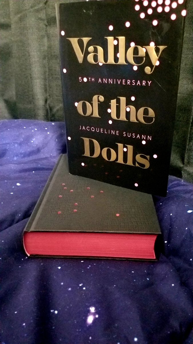 I figured it is time to finally read #valleyofthedolls. I am also rereading #drawingofthree by @StephenKing to keep up with the @LosersClubPod and it is providing a strangely nice balance... #jacquelinesusann #bookpost #bookstagram #StephenKing