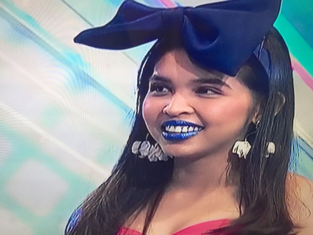 officialaldub16's tweet photo. Blue ribbon and lipstick😍💙

Hello ganda @mainedcm!😊

#ALDUBSimpleWish 
#MaineCODAranetaCenter https://t.co/oDdXc1uaS8