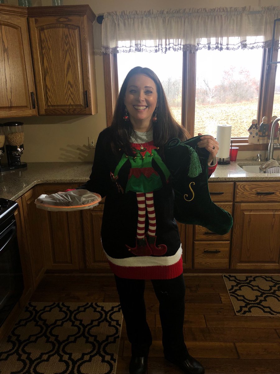 Winning the hearts &amp; minds campaign with Sprint. Brownies for Best Buy. Thanksgiving traditional ugly sweater #SprintNRMadeInMI ⁦<a href="/KmwhiteKw/">Kim White</a>⁩ <a href="/quyent/">quyen tran</a>
