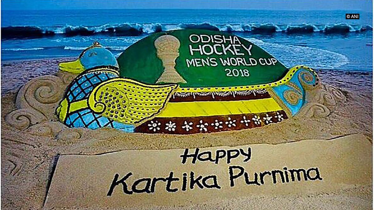 News_Pictures1's tweet photo. #Odisha: International sand artist Sudarsan Pattnaik created a sand sculpture of traditional Boita (boat) with the message, 'Welcome to Odisha, Hockey Men's World Cup 2018"at Puri Beach in Puri. https://t.co/B3dtFysjmL