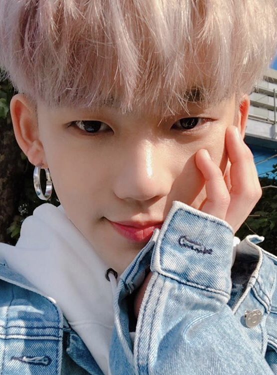 bhj989900's tweet photo. [TRANS] IG yg.treasurebox : การถ่ายภาพเซตที่ 2 เซลฟี่กับธรรมชาติ✨
คืนนี้ เวลา 4 ทุ่ม(KST) เราจะเจอกันอีกครั้งใน EP ที่ 2 

#YG_TREASUR_BOX #YG_TREASURE_GROUP_A #KIMJUNKYU #CHOIHYUNSUK #LEEBYOUNGGON https://t.co/GVjvDm5Ths