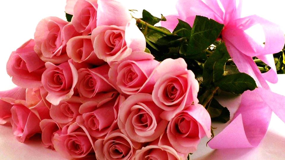 Поздравление с днем рождения красивые цветы картинки. С днем рождения цветы. С днём рождения женщине букет. Букет роз с днем рождения. Букет цветов с днем рождения женщине.