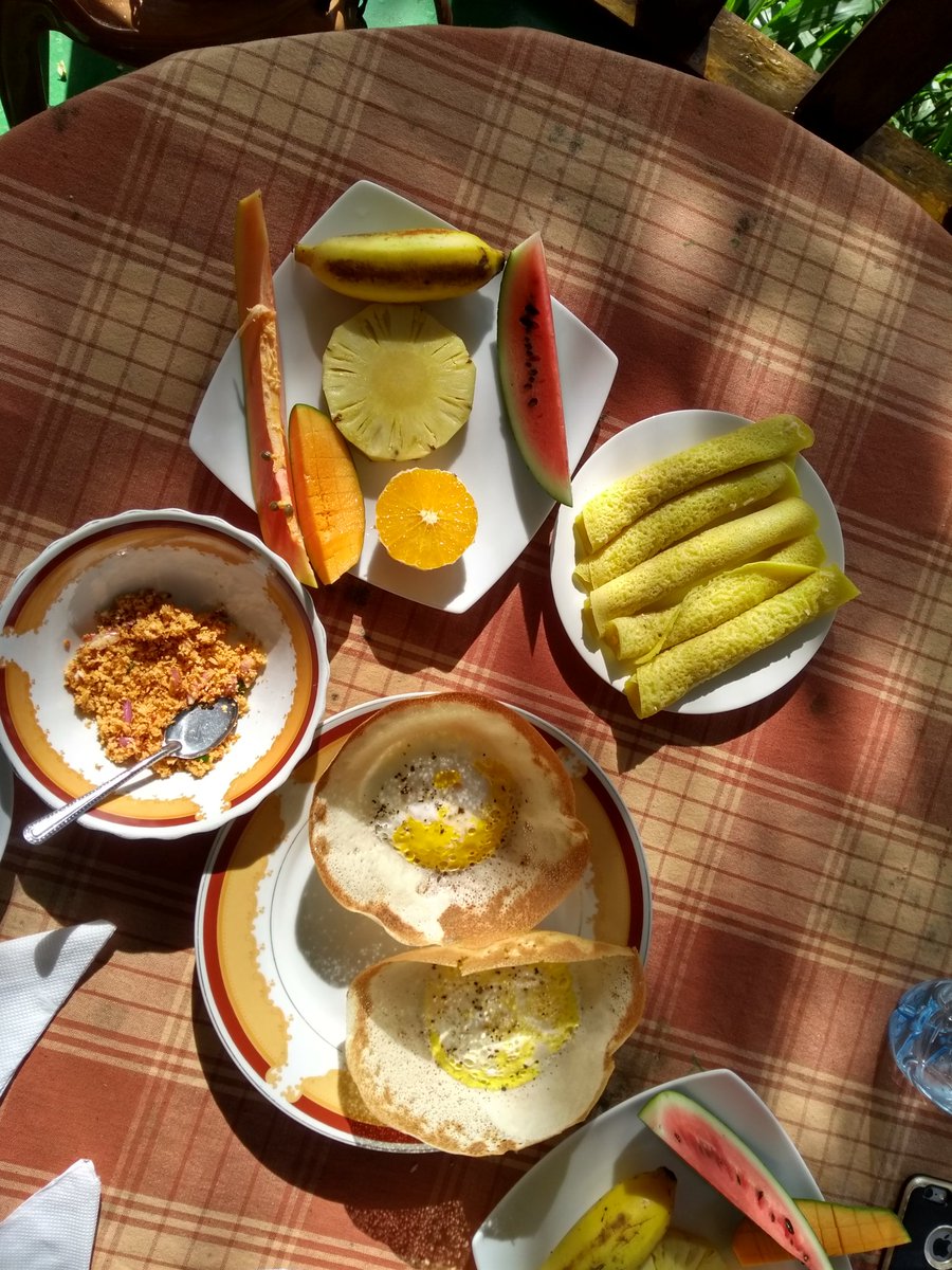 reiserauschen's tweet photo. An das Frühstück auf @SriLanka könnte ich mich gewöhnen... 😊 Heute in #Ella - in einem schönem Bungalow mit tollem Ausblick... https://t.co/0YvPja4wB0