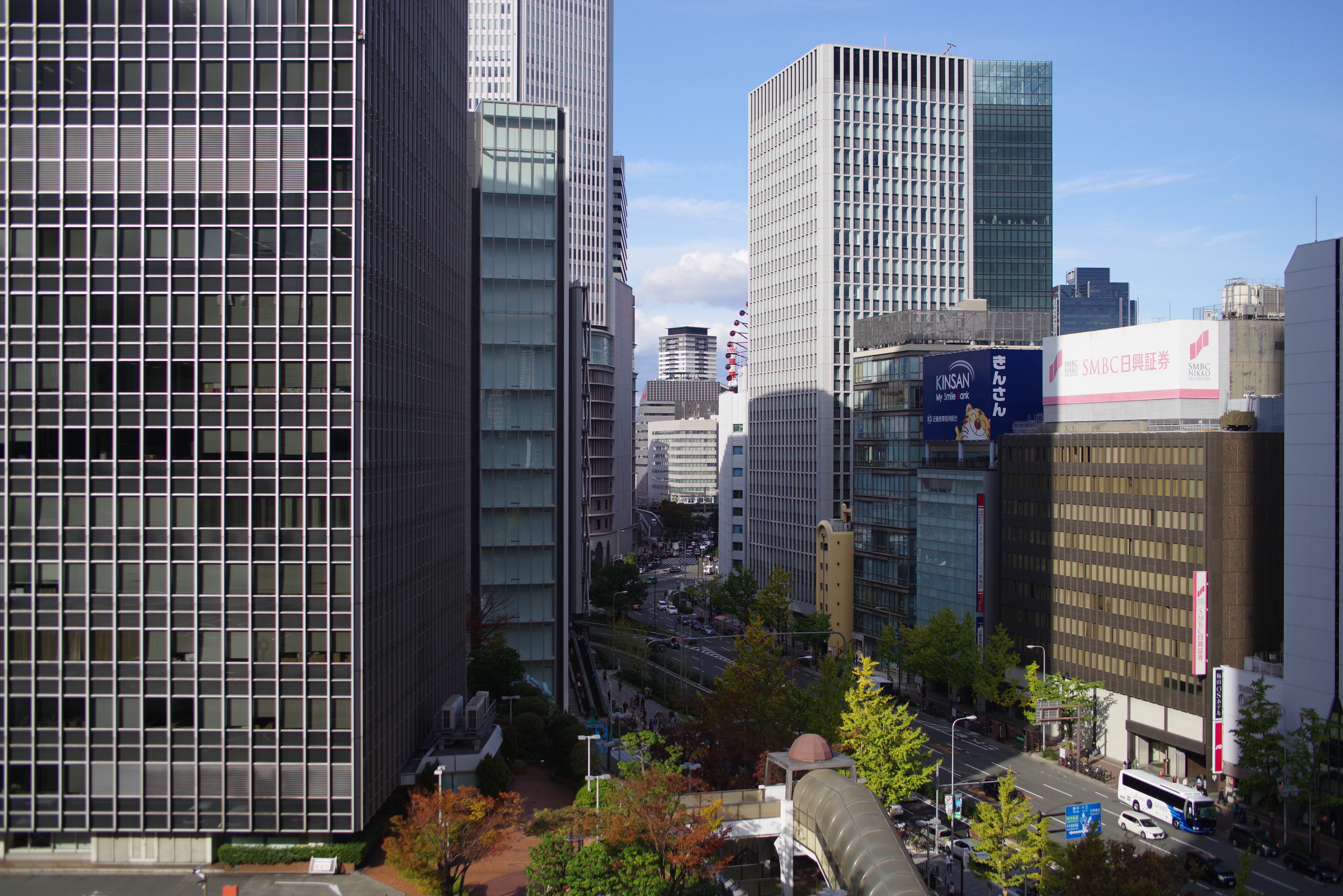 八百富写真機店 ヤオッター 大好きなレンズ Tokina At X Af 28 70mm F2 8 Pro New 初代プロの次の花型フードモデル フィルム時代に最も好きだったレンズで 今のデジタル時代であっても その写りは一押し とても透明感が高いのがお気に入り 久しぶりに