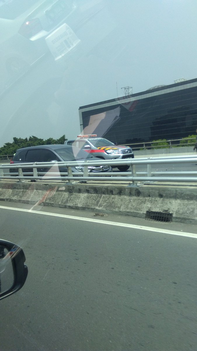 Fadli771tec's tweet photo. @RadioElshinta kecelakaan di tol wiyoto wiyono km 7 + 800
Arah cawang https://t.co/1QgshGigl9
