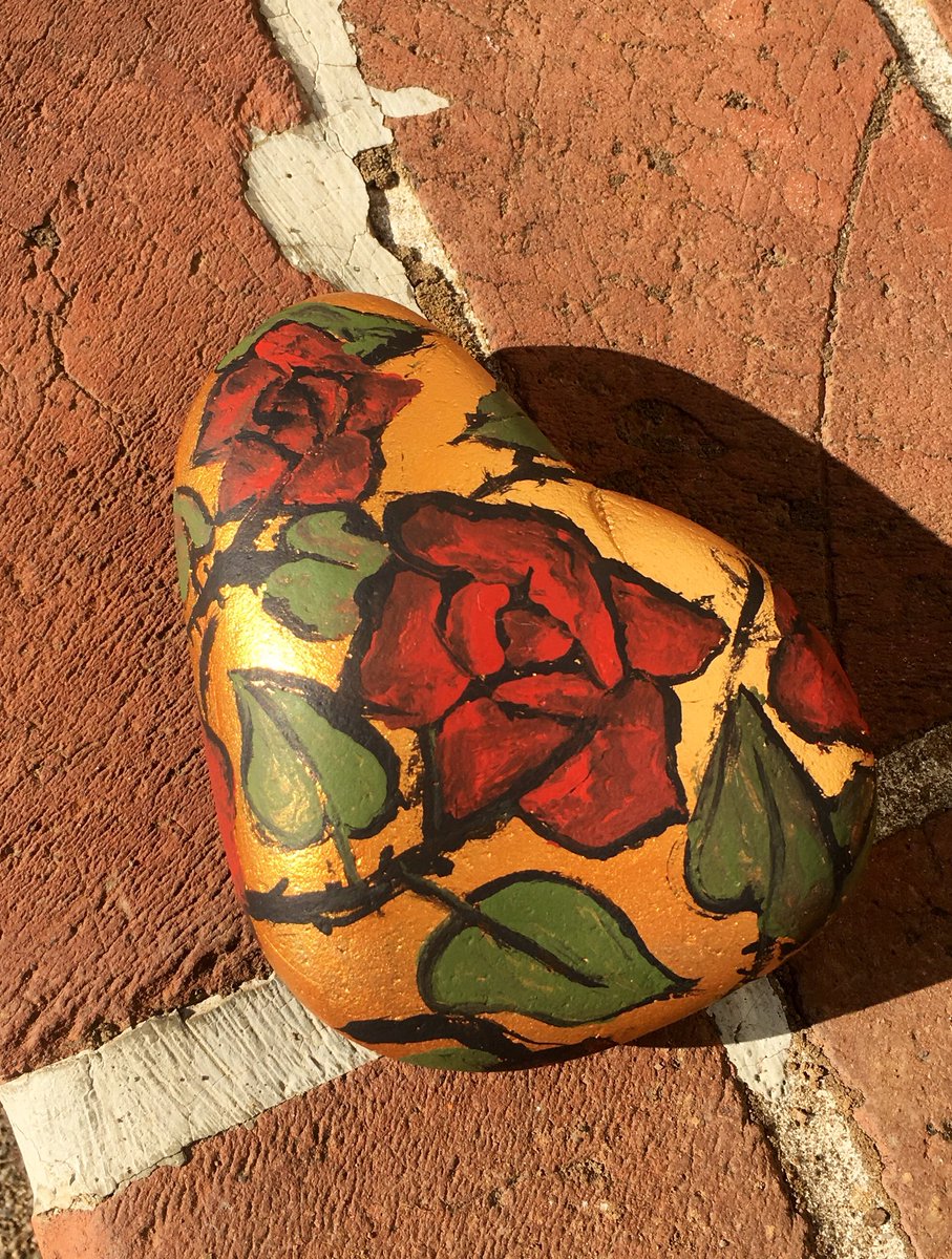olivia40138400's tweet photo. https://t.co/g0fTXiWBQI #heartshapedrocks #rockart #handmadegift #handmadewithlove #UniqueGifts #rocklovers https://t.co/TBMNcaZyKT