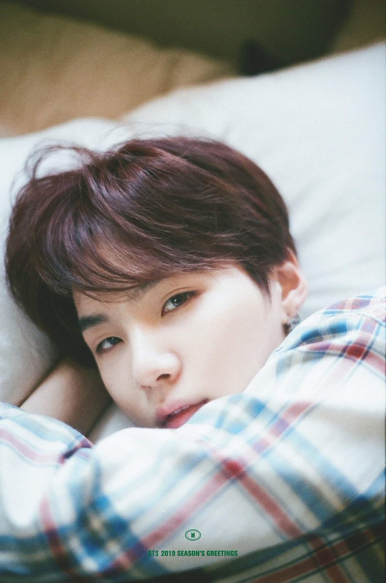 SUGA_th's tweet photo. สายตาเหยียดหยามเศษเหรียญในกระเป๋าตังเรา... https://t.co/RYhsiCCZVh