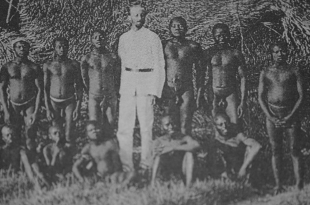 There's been a lot of talk about the missionary killed by the natives of North Sentinel Island. They're probably so aggressive because of this weirdo, Maurice Vidal Portman. So here's a big thread about this creep and some facts from my decade-long obsession with the island.