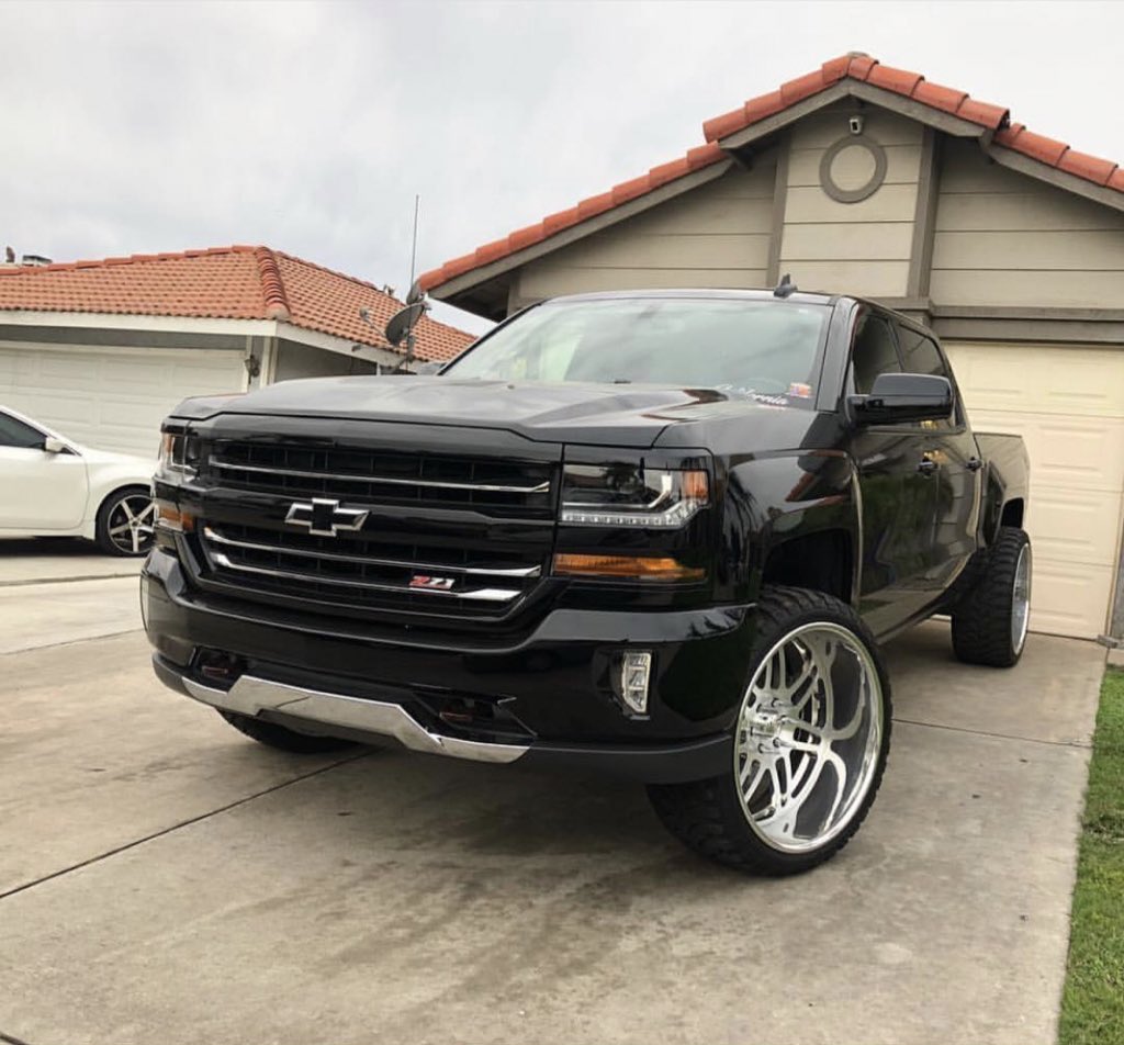 royal_trucking's tweet photo. Give @lentes909 a follow and keep up with this clean chevy๐ง๐ฅ๐ฅ #royaltrucking
#americanforces #truck #trucks #obs #dodge #classictruck #suspension #teambillet #sema2018 #baggedtruck #24x14 #billet #26x16 #20x12 #22x14 #22x12 #28x16 #14wides #16wides #forged #polished #ford https://t.co/k3b3uEy4hz