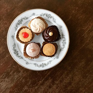 変わらぬおいしさを誇る 14年創業 近江屋洋菓子店 のドライケーキ Sweetsvillage スイーツビレッジ