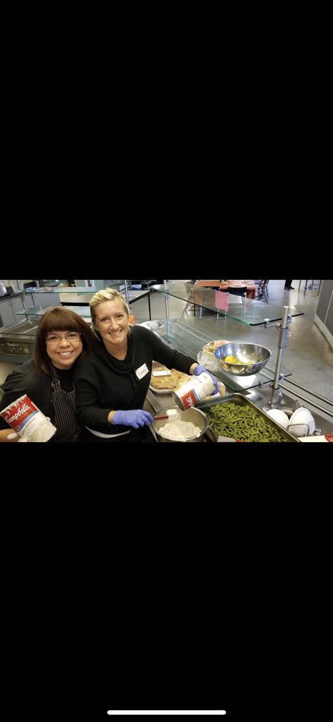 championsfound's tweet photo. We can’t do anything without you! Thanks #volunteers that served at the #Youthcare #Seattle #homelessYouth  #Thanksgiving2018 #Bellevue #Tacoma Team https://t.co/SmAwkUtBwC