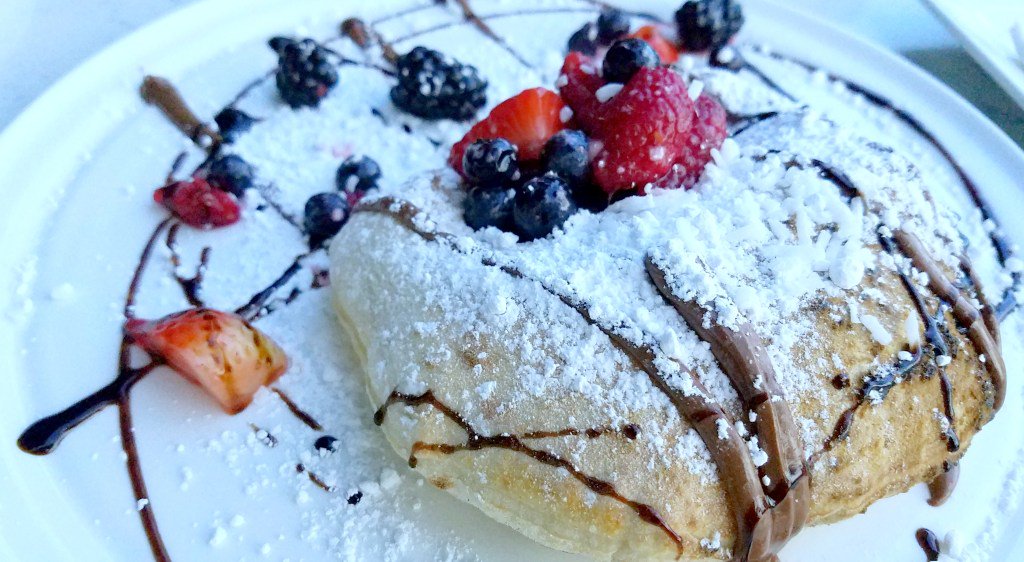 samdoesjazz's tweet photo. Columbia MO friends - I'll be singing a really cool set with the A-Frame Sextet Friday night, 9 - 11 at Midici - Italian Kitchen.  Get out of the house, bring whoever's visiting over the holiday, dig into one of Midici's stunning Nutella Calzones, and enjoy some local jazz! https://t.co/XsXtLFBSJQ