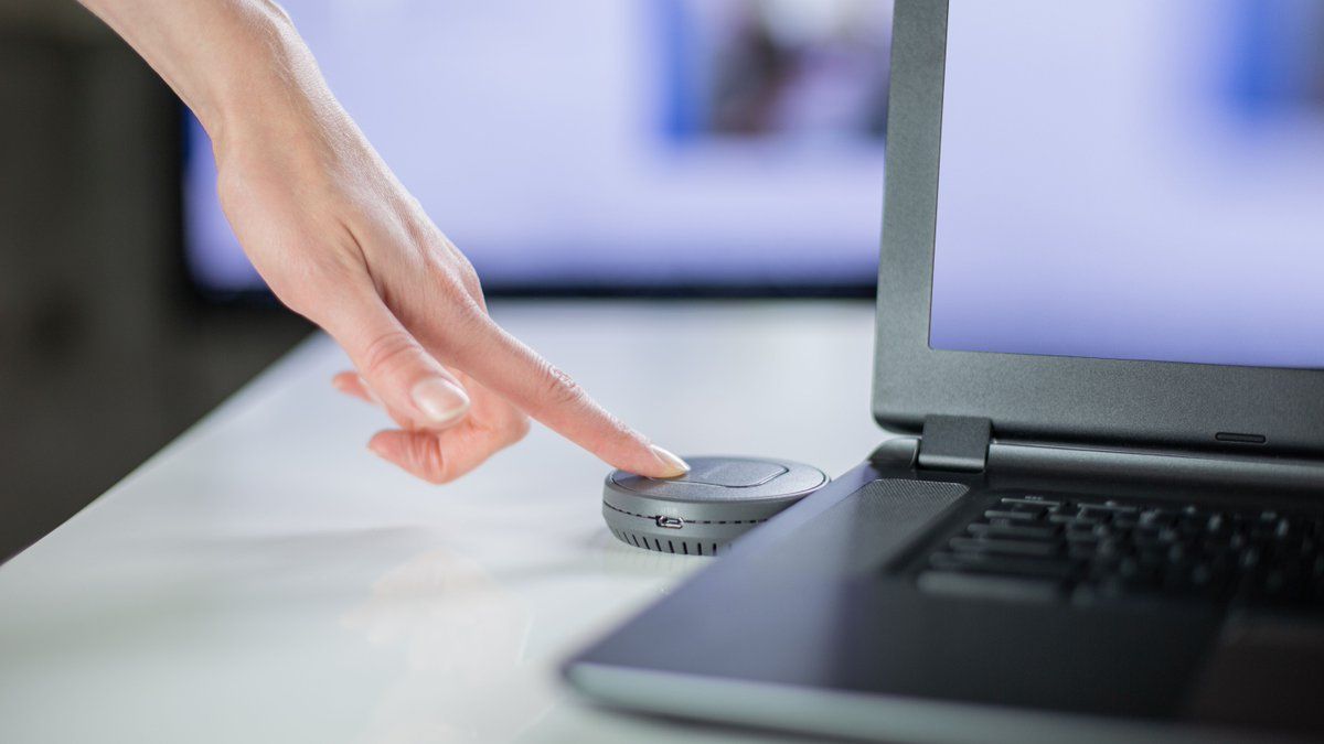 dds_dynamic's tweet photo. Are you looking for an easy-to-use #wireless presentation solution? Look no further than #SimpleShare, the easiest, most direct way to share videos, presentations, documents, data, and more. Check it out: https://t.co/SYgBkZScA3  #EdTech #ModernWork https://t.co/P6qbZ1k3aq