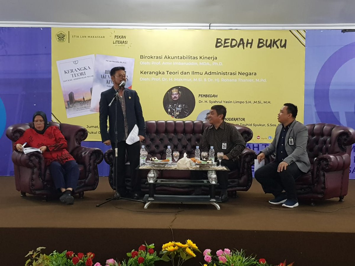 HumasSTIALANMks's tweet photo. Kegiatan Bedah Buku dalam rangka Pekan Literasi STIA LAN Makassar dengan Narasumber Bapak Dr.H. Syahrul Yasin Limpo, SH, https://t.co/uCzYM0iYUK, MH. Acara ini dihadiri oleh para dosen, mahasiswa dan umum di Aula STIA LAN Makassar, jumat 23 November 2018. https://t.co/IhQ6OC6Z3n