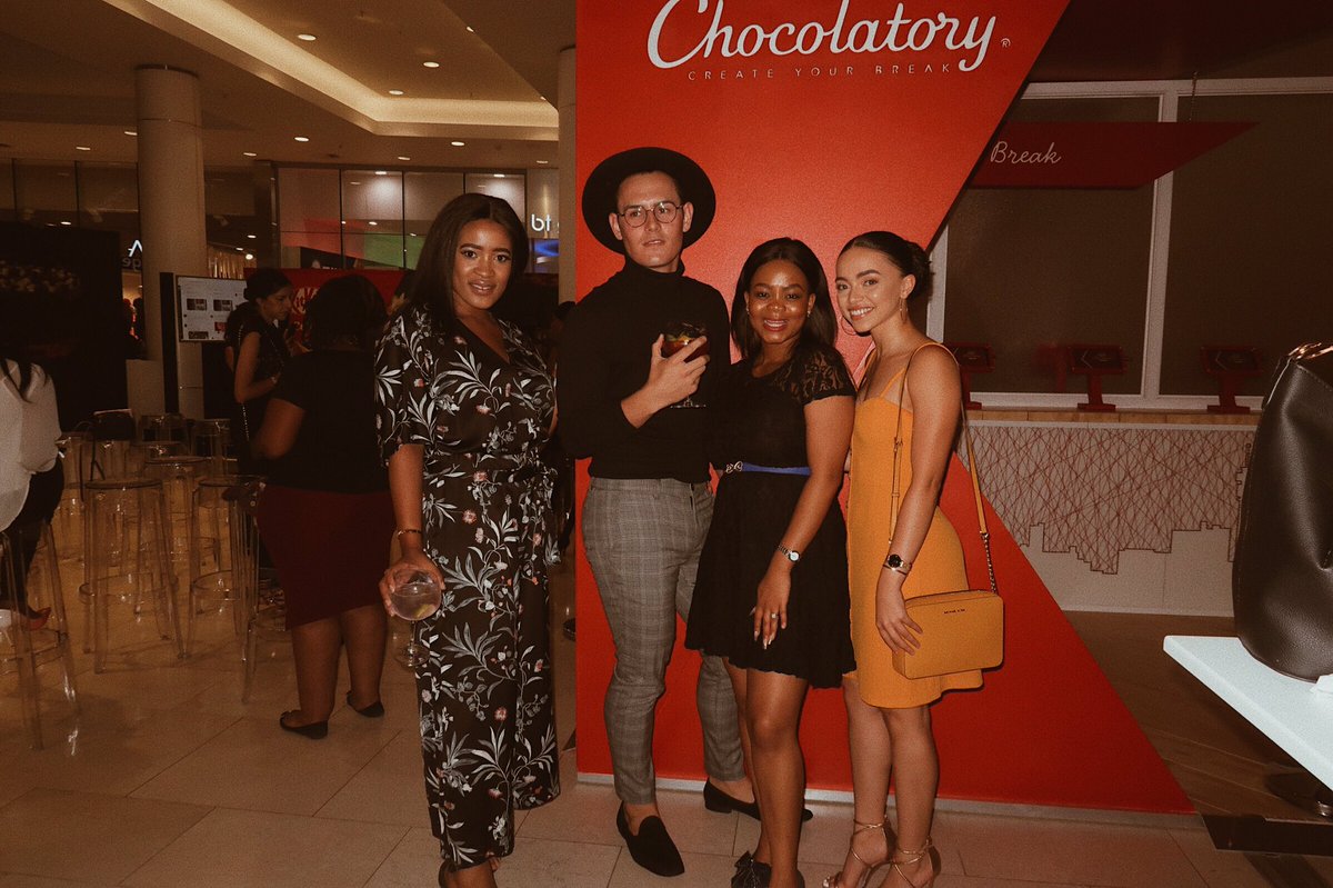 Tamiq_Houston's tweet photo. An absolutely amazing evening was had last night out at the @kitkatsa pop-up store official launch ❤️
#Createyourownbreak #KitKatChocolatoryJozi 
To all the chocolate lovers check it out @MallOfAfricaSA and create your own personalized masterpiece from Nov 24th - Dec 22nd. https://t.co/Qcqz3nbXg9