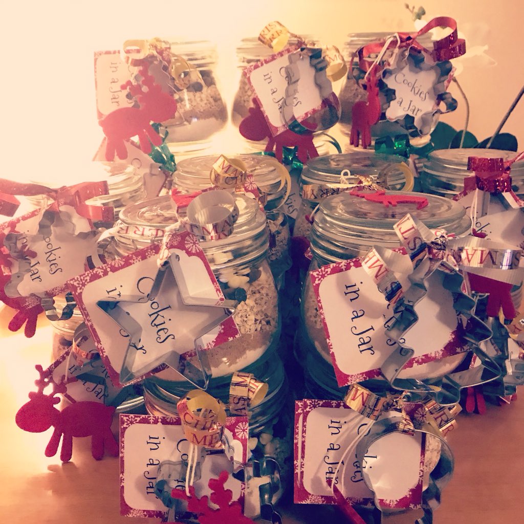 BearCupcakes's tweet photo. Cookie jars ready to be sent out! Message me for order details #Cookies #Cookiesinajar #Christmas #gifts https://t.co/jQHukSpf5f