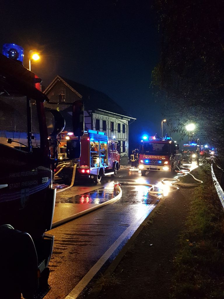FF_Rheinbach's tweet photo. Einsatzinfo | 23.11.18
Wir sind aktuell im Einsatz im Ortsteil #Sürst. Dort ist es zum Brandgeschehen in einem Wohnhaus gekommen. Die #L210 ist derzeit durch die Polizei gesperrt. Bitte meidet diesen Bereich https://t.co/SGmyWv3b99