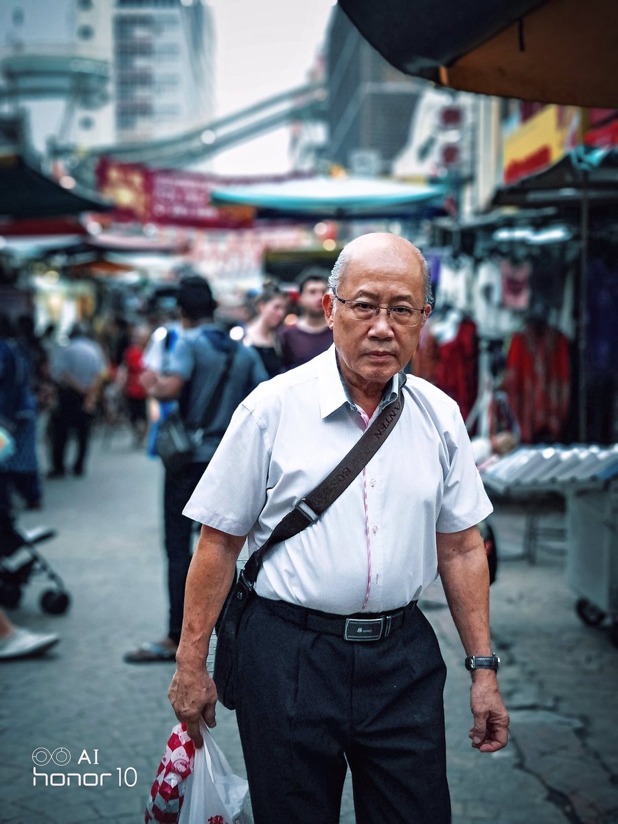Amsyarnaif's tweet photo. Geng #ShotOnIphone ngan #TeamPixel tengah gaduh ke tu? 👀

Honor user nak belanja Shot On Honor sikit 👇🏽🌚 https://t.co/CECAu8SbXE
