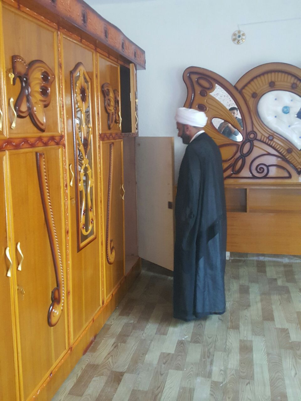 فيض الزهراء on twitter مجموعة ثانية لتوزيع غرف نوم لشباب المؤمنين قامت مؤسسة فيض الزهراء ع للأيتام والفقراء فرع الرصافة مكتب سيع قصور بتوزيع غرف نوم لمجموعة اخرى من الشباب المؤمنين المقبلين على الزواج مع