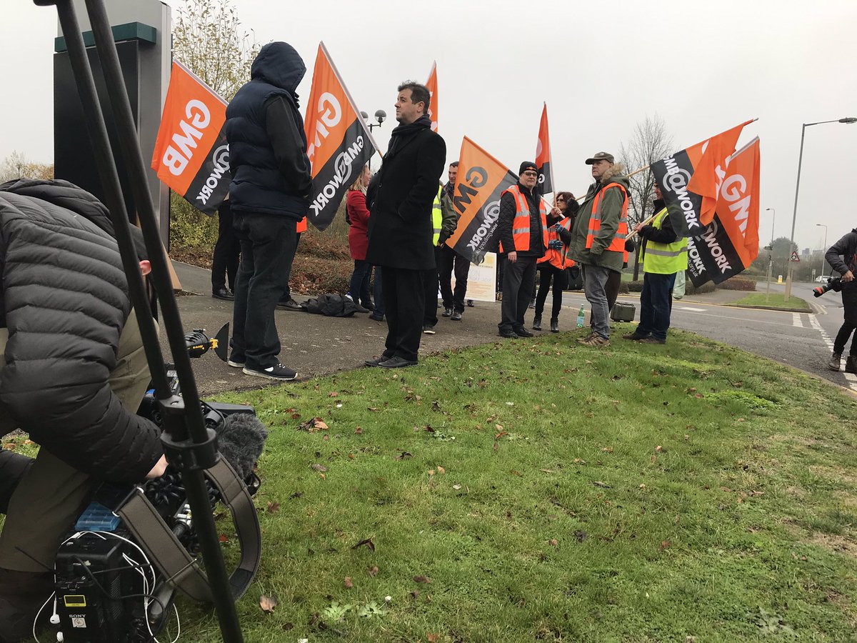 twgmb's tweet photo. ASBO duly served on @amazon by @GMBunionAmazon . Also @GMBLondonRegion member forced out of work being interviewed by @BBCLookEast talking about horrendous working conditions inside Milton Keynes distribution centre. #GMBUnion4Amazon #BlackFriday2018 https://t.co/FfKGQqJZ6S