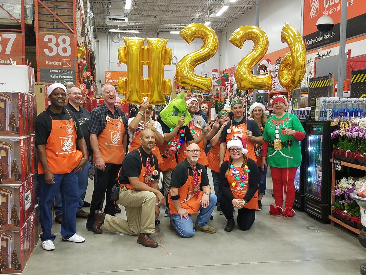 Happy Black Friday,  busy morning even with the wet weather, here at #BlackFriday #POINSETTIAS #market14 #hd0226 #TeamPBF #thebeastoftheeast #homedepot @PBFmedia <a href="/bjryan3/">bj ryan</a>