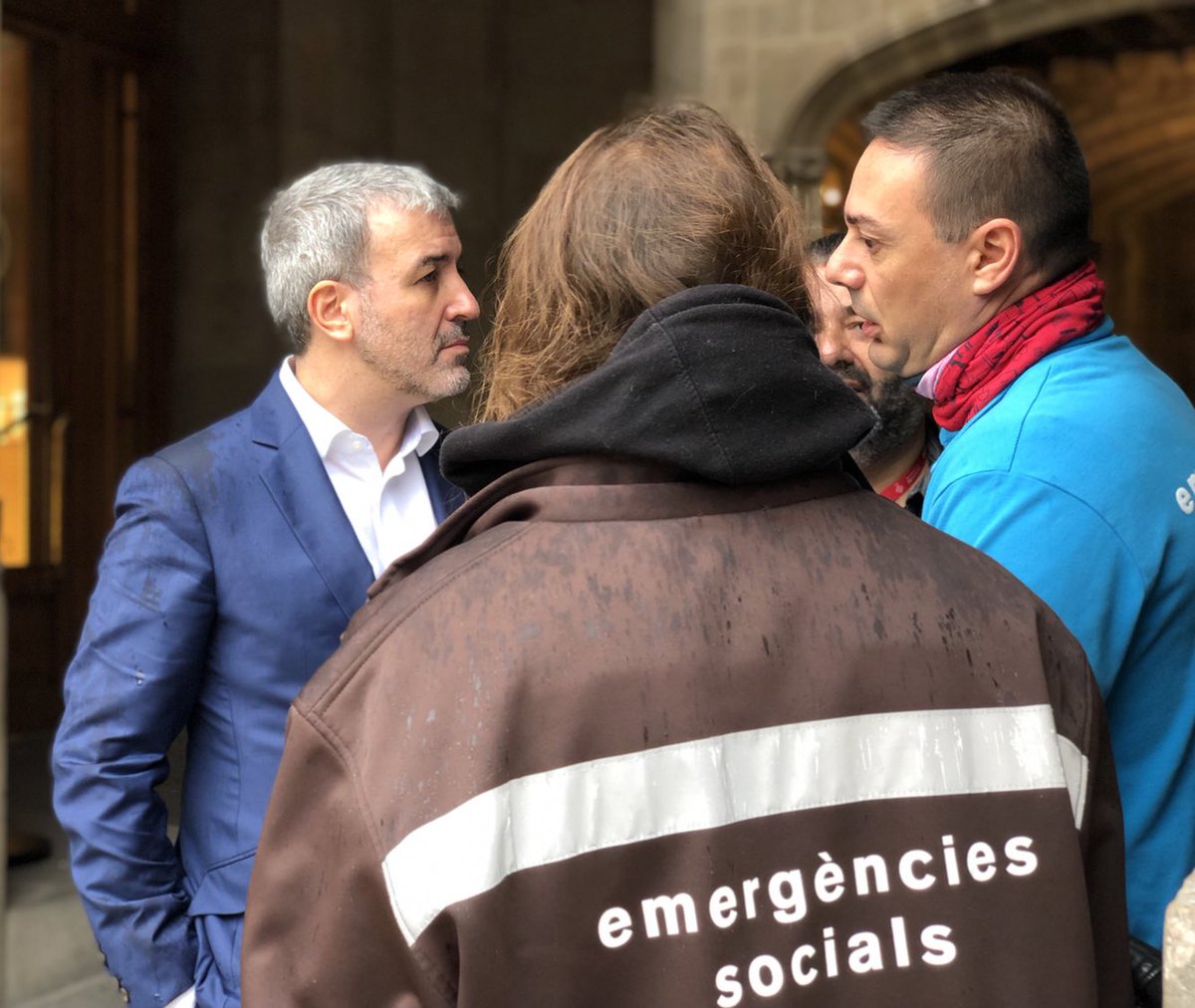 jaumecollboni's tweet photo. Avui he estat amb els treballadors/es socials i familiars del CUESB. Hem compartit impressions i la necessitat de millorar les seves condicions laborals. L’Ajuntament ha de lluitar contra la precarietat laboral i oferir als seus professionals un salaris dignes #Cuesbenlluita 👇🏼 https://t.co/fHTyHeyQ7h