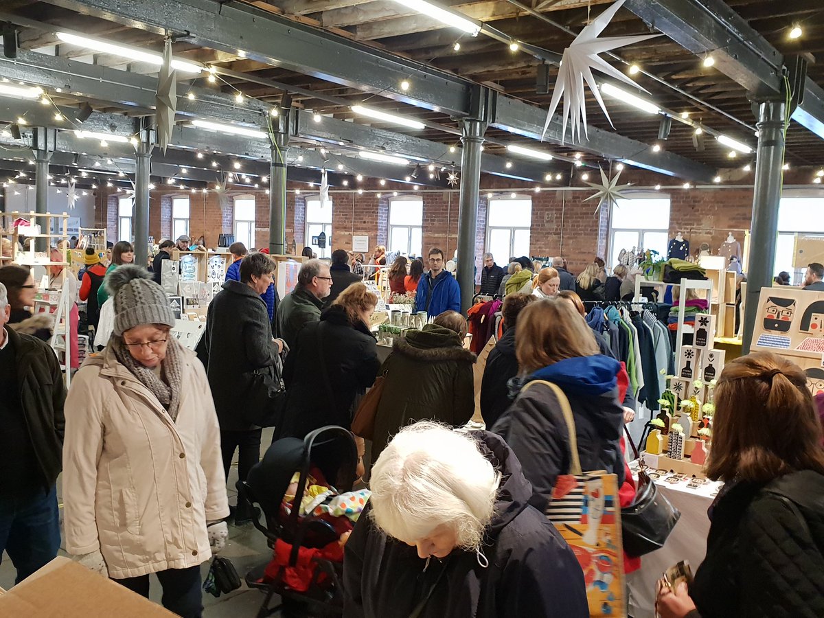 Such a buzz at @HepworthGallery today! Great to see so many people shopping small, local and independent on #indiefriday 😁

#THWChristmasMarket #shopsmall #shoplocal #yorkshire #indieretail #justacard #notoblackfriday