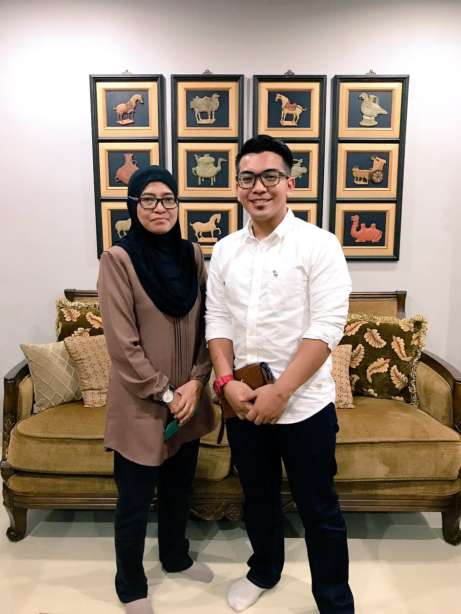 mrcrossjohnson's tweet photo. @fidzNasir Terima Kasih Pendidik, Penasihat, Pendengar Dan Pejuang Negara😊 https://t.co/q7NQyqVkUX