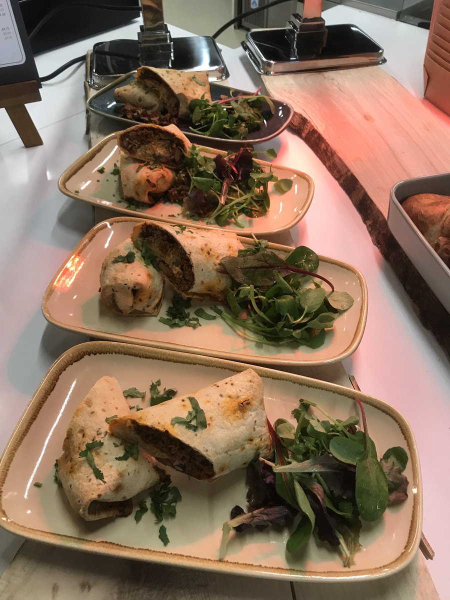 cafeno10's tweet photo. Today’s bistro dish is our Baked Beef Burrito and hot snack are Chicken and Spinach Samosa @cafeno10 @around_thelake Bon Appétit https://t.co/PbLfG6SuUH