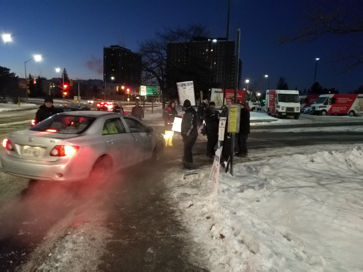 STORY:  No mail today as rotating postal strikes hit Ottawa.  #ottnews  ottawamatters.com/local-news/rot… https://t.co/lUEovyTFWs