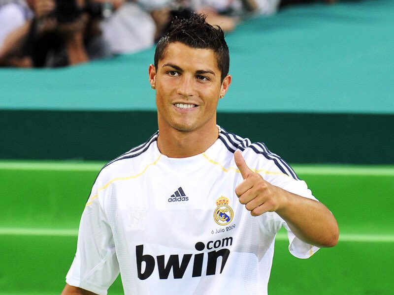 Urban96FM's tweet photo. #MajorTeaAlert 

Christiano Ronaldo dethroned Selena Gomez as the world’s most followed celebrity on social media with 146m IG followers Twitter followers, and 123million Facebook followers. 

#UrbanXta w. @NanaKing_radio https://t.co/Dry8odP6A9