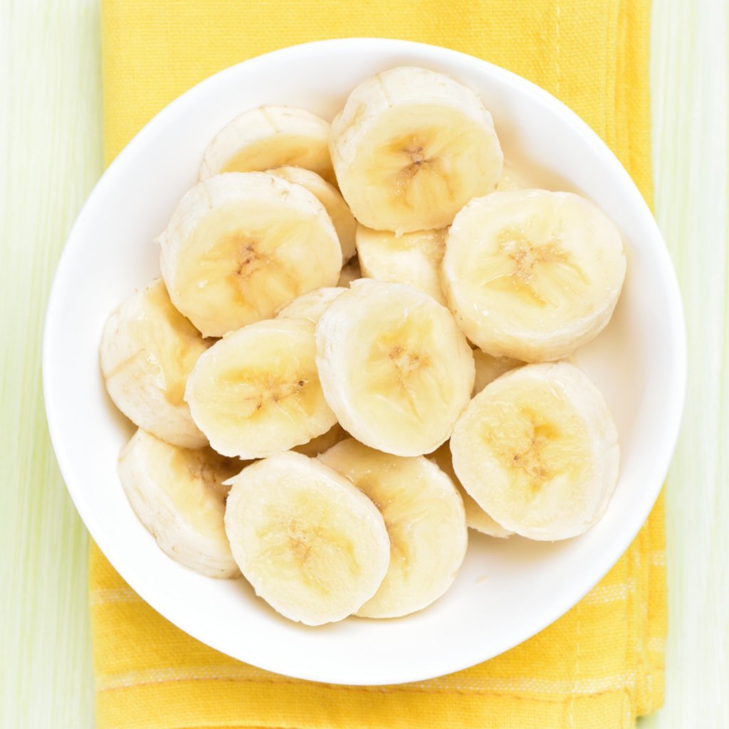 WebMD's tweet photo. Blood pressure on the rise from a sodium surge? Curb it by eating a banana. How it works: https://t.co/jOcQx26p2m https://t.co/Ht1uWsDdp7