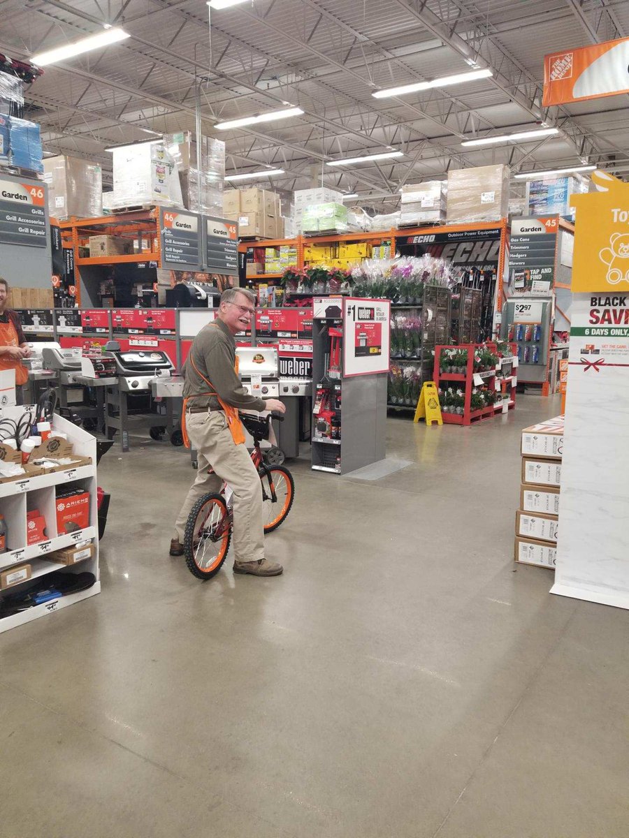 kmagoon78's tweet photo. Good Moring from 2108 Home Depot to you! Happy Black Friday! @MattAustinTHD @TTrpkosh @ThomasTdillon50 https://t.co/nEw0pvfro4