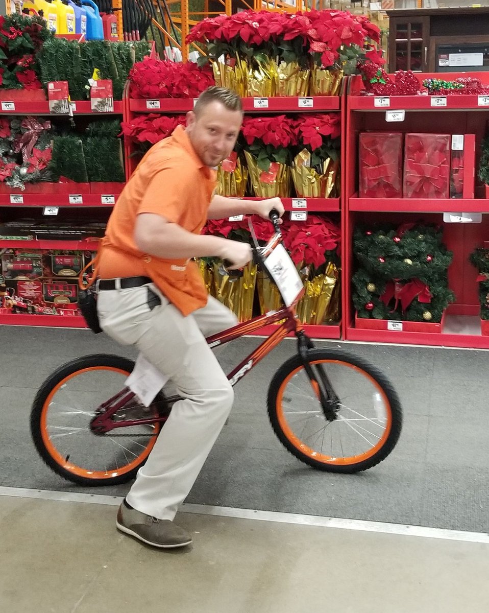 kmagoon78's tweet photo. Good Moring from 2108 Home Depot to you! Happy Black Friday! @MattAustinTHD @TTrpkosh @ThomasTdillon50 https://t.co/nEw0pvfro4