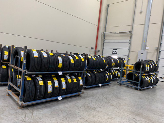 neumaticos's tweet photo. Contamos con stock propio de neumáticos nuevos y recién recibidos de la marca FARROAD, con excelente relación calidad-precio y precios imbatibles. https://t.co/pkXy34qTXv https://t.co/MdTPM69KX5