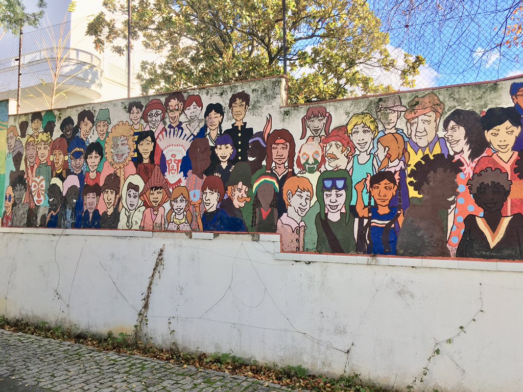 永田こーせー 本日の東京中低域はスペインはマドリッドの日本人学校へ 壁の絵がすごくナイス