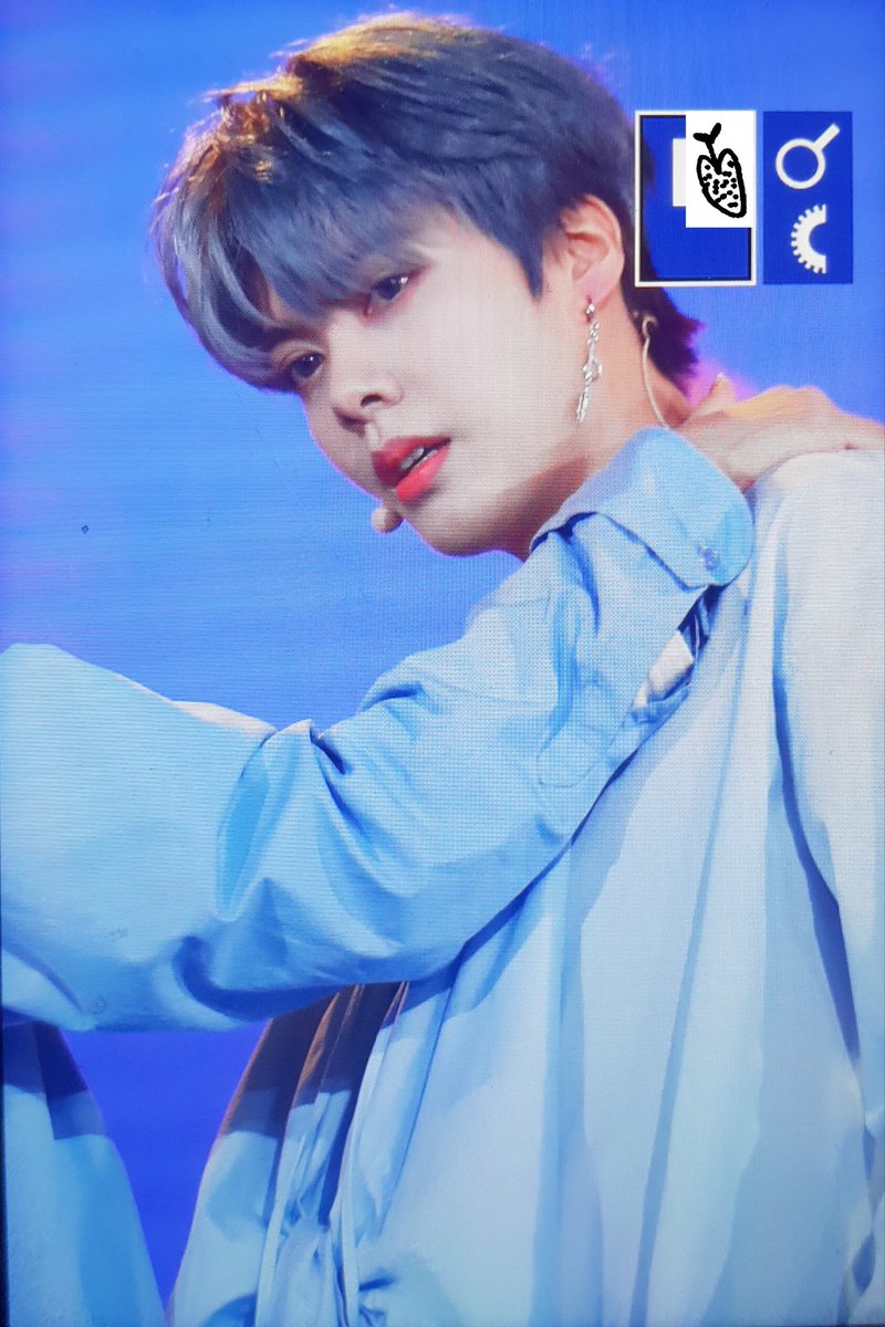 gif4sol's tweet photo. 회색인지 뭔색인지 모르겠으나 머리 너무 잘어울려.............두피 괜찮겠지..??그나저나 추���을거같은데ㅠㅠㅠㅠ https://t.co/cpHRqwTxwm