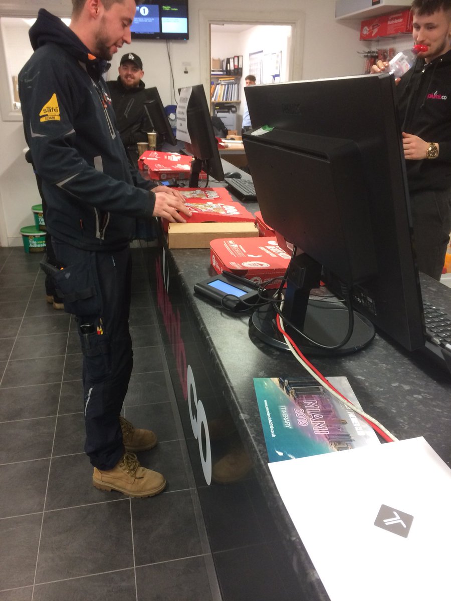 Ideal_NardiaJ's tweet photo. Friday treat 🍕😇 @ Plumbco Northampton #maxtalk #ideal #plumbco https://t.co/UcMWVS29vm
