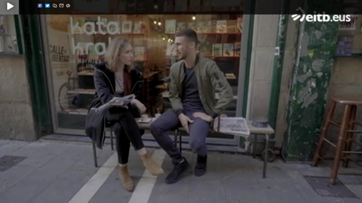 💚 Heldu da #Euskaraldia kale Nagusira ere. <a href="/euskaltelebista/">ETB</a>-ko Edurne Azkaratek eta @caosasuna_eus-eko Oier Sanjurjok badakite.

Ongi etorri #belarriPREST, #ahoBIZI eta #irakurZALE guztioi!

📺
eitb.eus/eu/telebista/b…

#ff <a href="/euskaraldia/">EUSKARALDIA</a> <a href="/IruneaEusk/">Euskaraldia Iruñea</a> <a href="/Karrikiri/">Karrikiri Elkartea eta Denda</a>