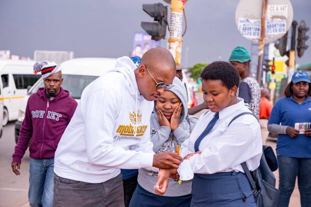 mobidixon's tweet image. It all wouldn’t be worth it without your ears, hearts and souls #Abantu #10StepsForward 📸 @masterpic5