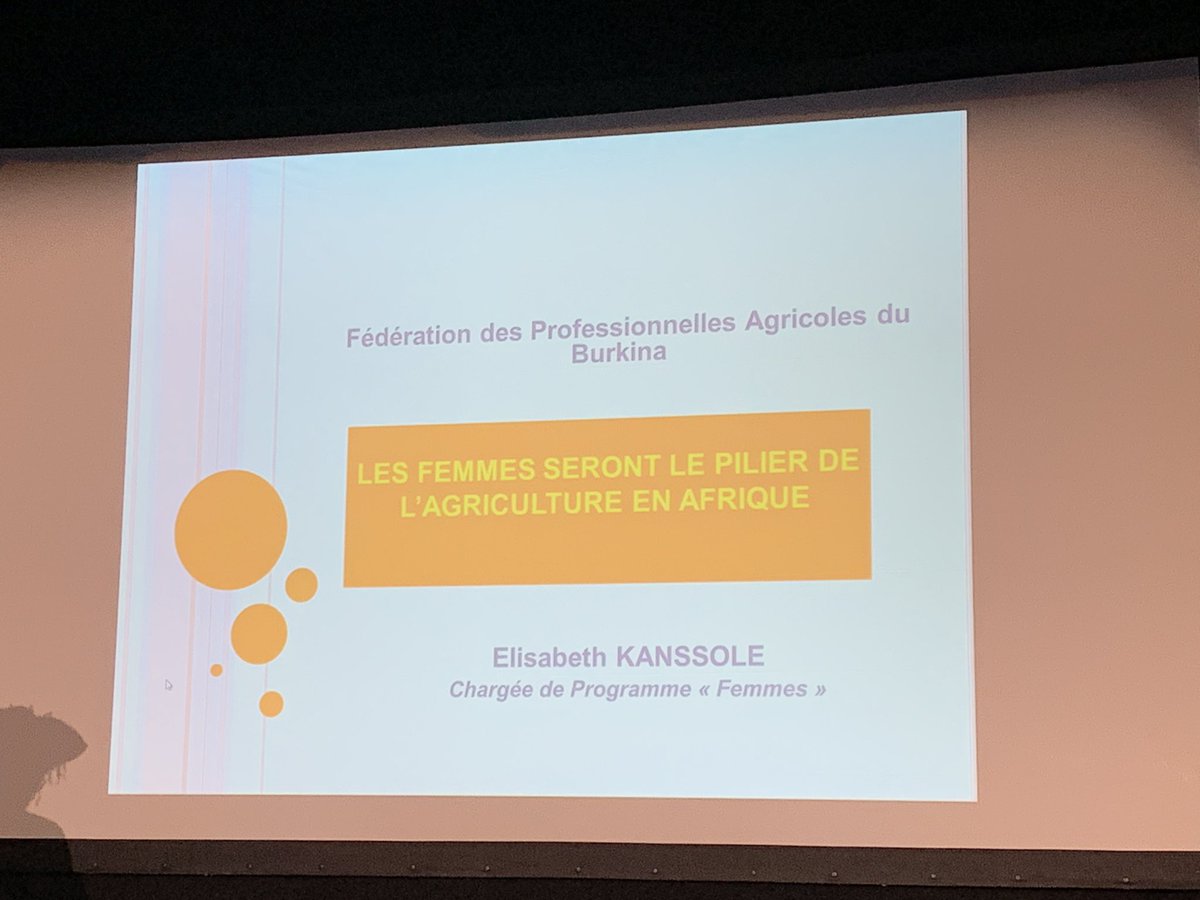 kenloh's tweet photo. Awa @Awa_Caba de @sooretul #senegal et Elisabeth de la #FEBAP #Burkina animent une session sur la contribution des femmes dans l’agriculture africaine à #AgriStartupSummit en France  #AgTech https://t.co/bvmhV16Pm6