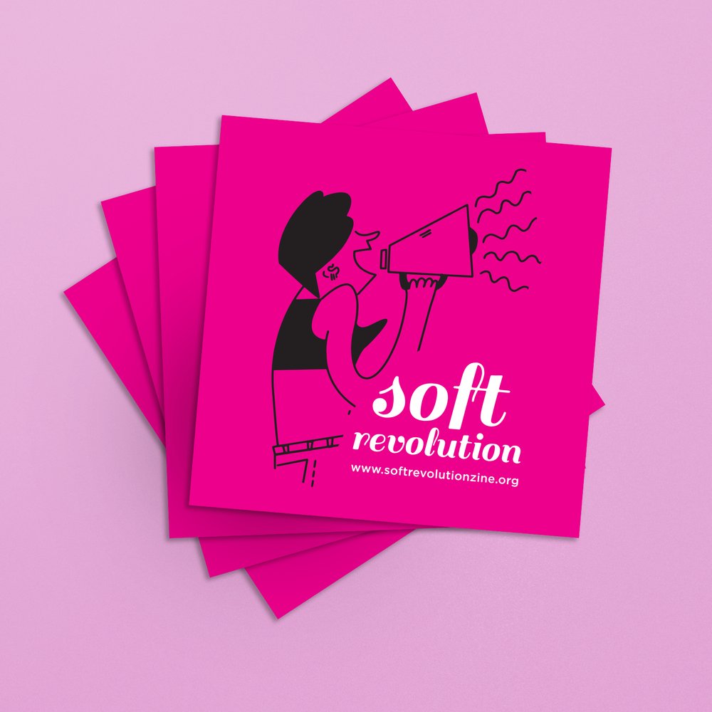 softrevmag's tweet photo. Dopo sette gloriosi anni di attività il progetto Soft Revolution sta giungendo alla sua fine (naturale). Sul filo del rasoio lanciamo un merch "dei saluti", in collaborazione con la prode Norma Nardi. Lo trovate qui: https://t.co/3eyOksIp3N (con qualche vecchia fanza!) https://t.co/j7a7e4RVJN