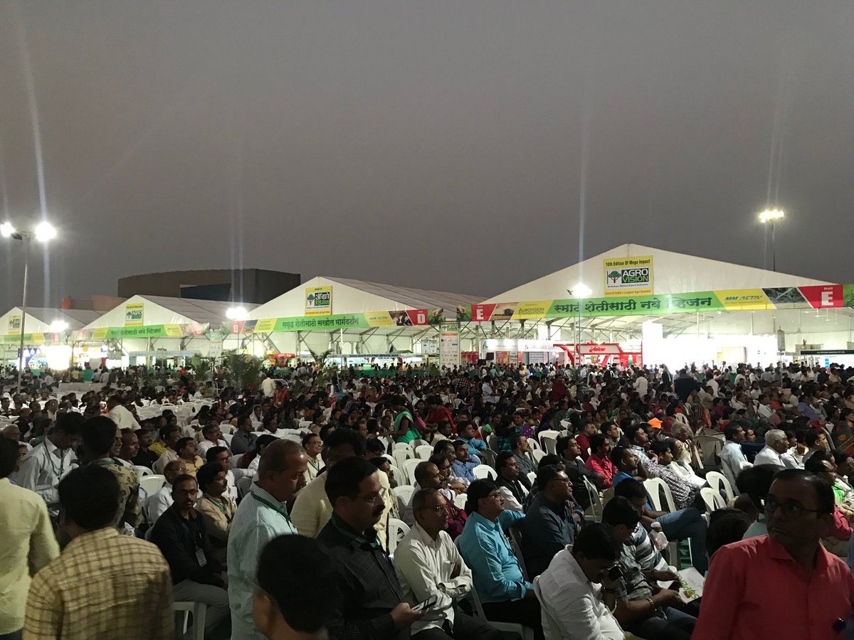 PatankarJagdish's tweet photo. Thousands of farmers @AgrovisionIndia. @nitin_gadkari the champion of this mega expo. @myogiadityanath inaugurating it. @Dev_Fadnavis Ji and @RadhamohanBJP gracing the occasion! @RaviBoratkar #mmactiv https://t.co/1515K6LfYX