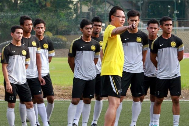 bukananggotadpr's tweet photo. @MafiaWasit Datuk Ong Kim Swee, Coach itu pelatihnya Timnas Malaysia akan menggantikan Roberto Carlos https://t.co/VT3X1eg2kE