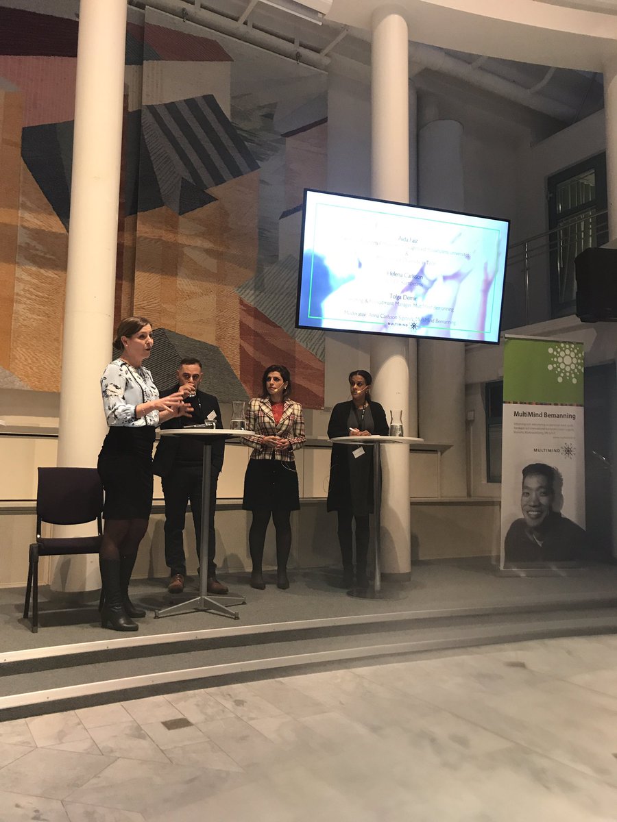 Panelen och publiken diskuterar utmaningarna kring arbetsgivarnas egen beredskap kring att ta emot internationell kompetens som IT kandidaterna ofta består av. Är du som arbetsgivare redo? Helena, <a href="/DFKompetens/">DF Kompetens</a>, Tolga,  <a href="/MultiMind_Sve/">MultiMind_Bemanning</a>, Aida, <a href="/Kortavagen/">Korta vägen</a>.