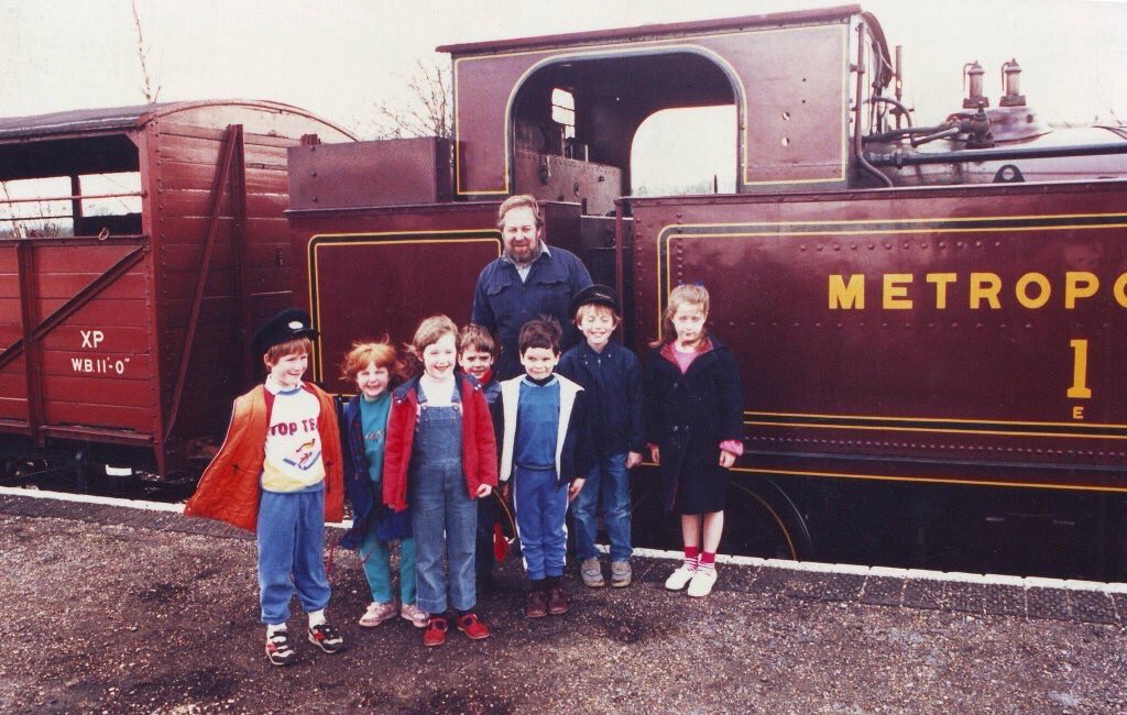 Still the Met lived on in the people it affected. It built people’s lives.My parents met along the Met. My grandparents met as schoolkids waving to each other across platforms on the Met. I rode in Met No.1’s cab every birthday from age of 7 on the old Met. (I’m 2nd right) (10/)