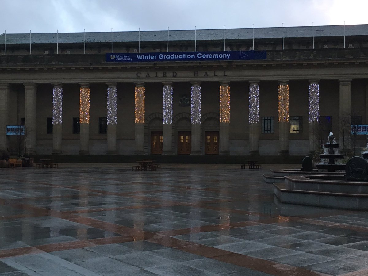 AbertayUni's tweet photo. Oh hi, Caird Hall. Much happening with you today? #WinterGraduation #AbertayGraduation #Aberyay #Abertay18 #AbertayWinter18 https://t.co/MH46eLMDbK