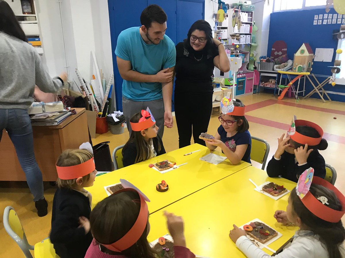 esnsantander's tweet photo. Hemos realizado ayer otra Actividad de #ErasmusInSchool dentro de los #InclusionDays de @ESN_Int, celebrando el #ThanksgivingDay2018 con los niños del colegio Ed.Infantil María Reina Inmaculada de #Santander.#THISisESN
#erasmusforsocialinclusion https://t.co/CYbYoW7JFY
